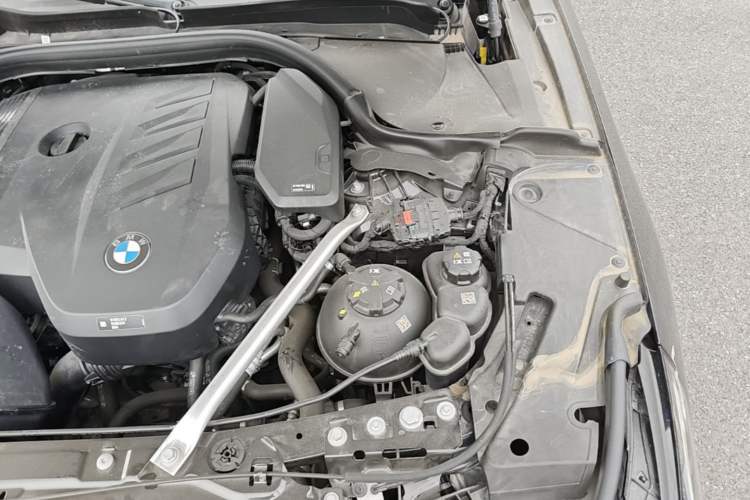 Used BMW 5 Series 2025 530Li Luxury Edition M Sport Package Engine Bay Left
