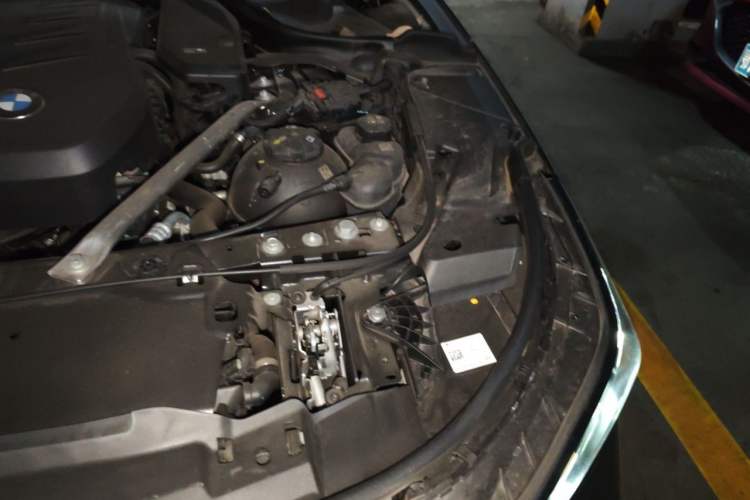 Used BMW 5 Series 2025 525Li M Sport Package Engine Bay Left