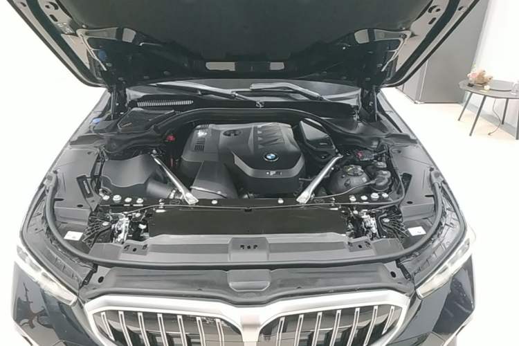 Used BMW 5 Series 2025 530Li xDrive M Sport Package Engine Bay