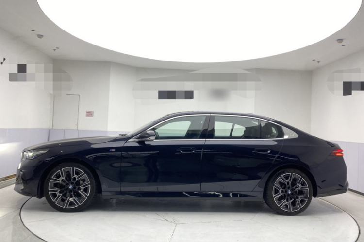 Used BMW 5 Series 2025 530Li Luxury Edition M Sport Package Exterior 2