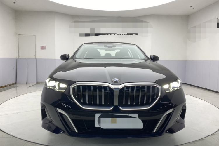 Used BMW 5 Series 2025 530Li Luxury Edition M Sport Package Exterior 3