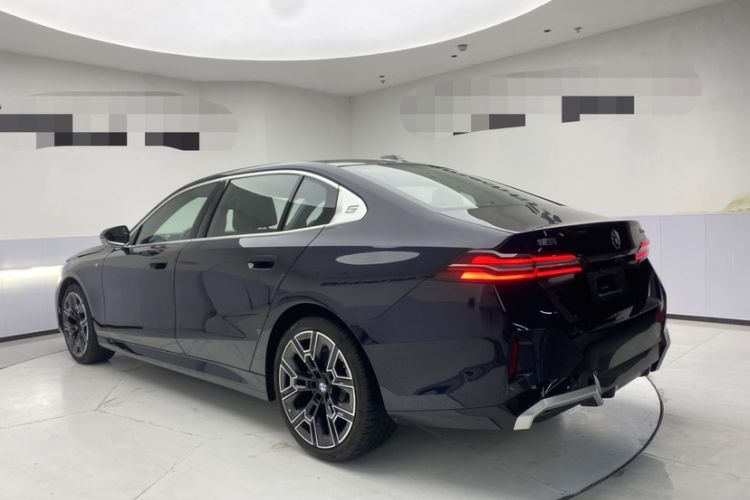 Used BMW 5 Series 2025 530Li Luxury Edition M Sport Package Exterior 5