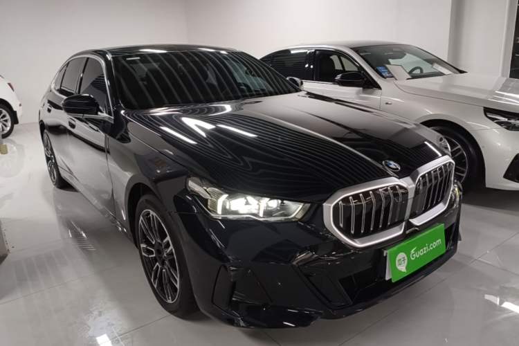 Used BMW 5 Series 2025 530Li Leading Model M Sport Package Front Right 45 Deg