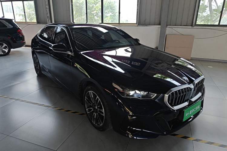 Used BMW 5 Series 2025 530Li Leading Model M Sport Package Front Right 45 Deg