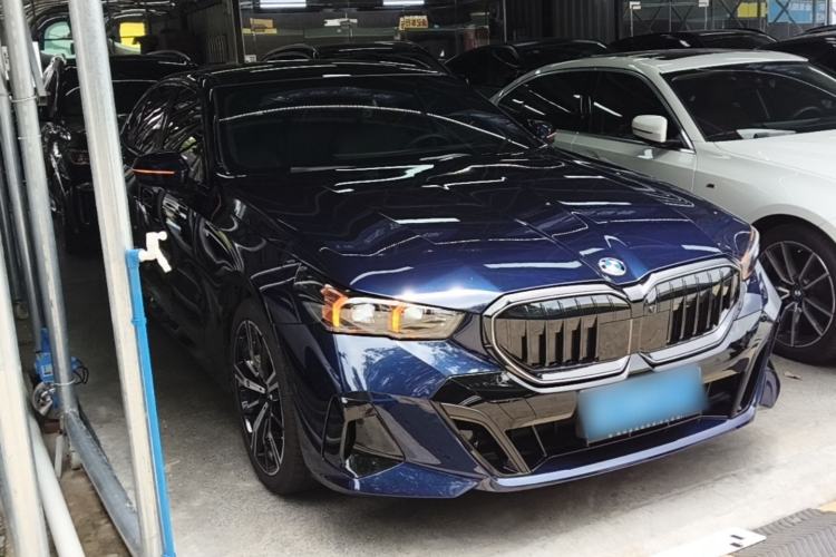 Used BMW 5 Series 2025 530Li Luxury Edition M Sport Package Front Right 45 Deg