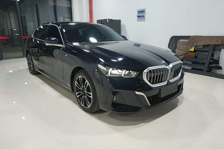 Used BMW 5 Series 2025 530Li xDrive M Sport Package Front Right 45 Deg