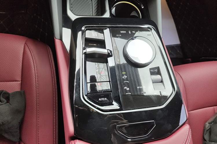 Used BMW 5 Series 2025 525Li M Sport Package Gear Lever