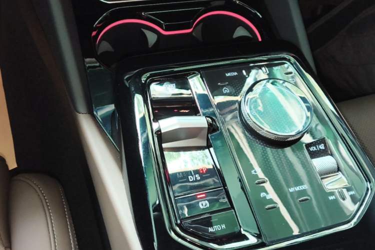 Used BMW 5 Series 2025 530Li Luxury Edition M Sport Package Gear Lever