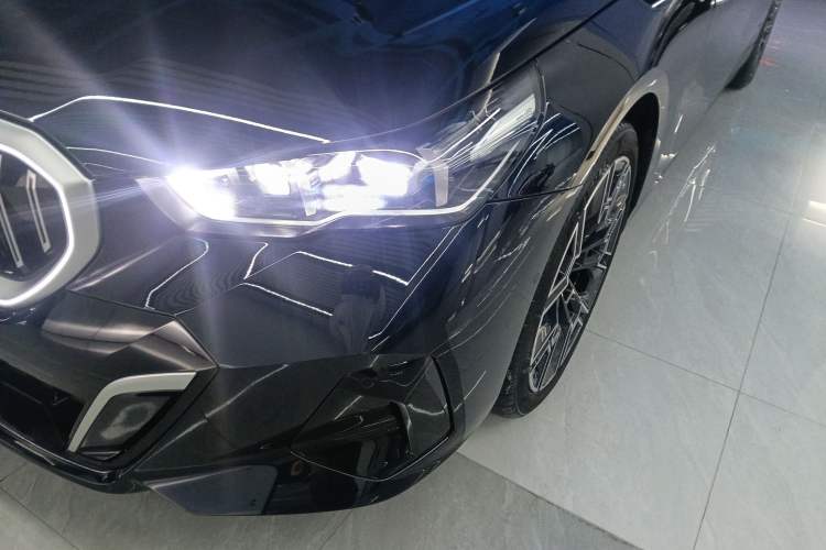 Used BMW 5 Series 2025 530Li Luxury Edition M Sport Package Left Front Headlight