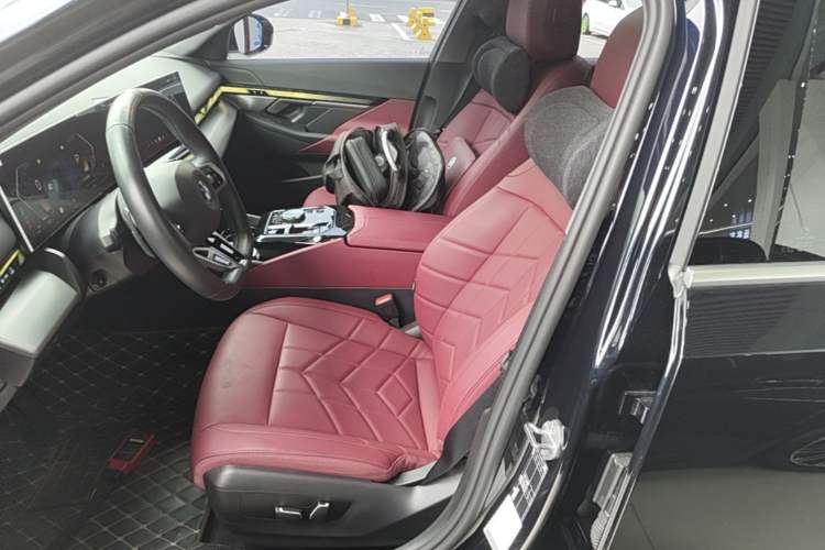 Used BMW 5 Series 2025 525Li M Sport Package Left Front Seat