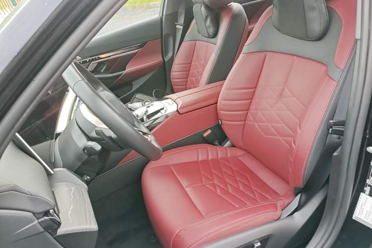 Used BMW 5 Series 2025 530Li Luxury Edition M Sport Package Left Front Seat