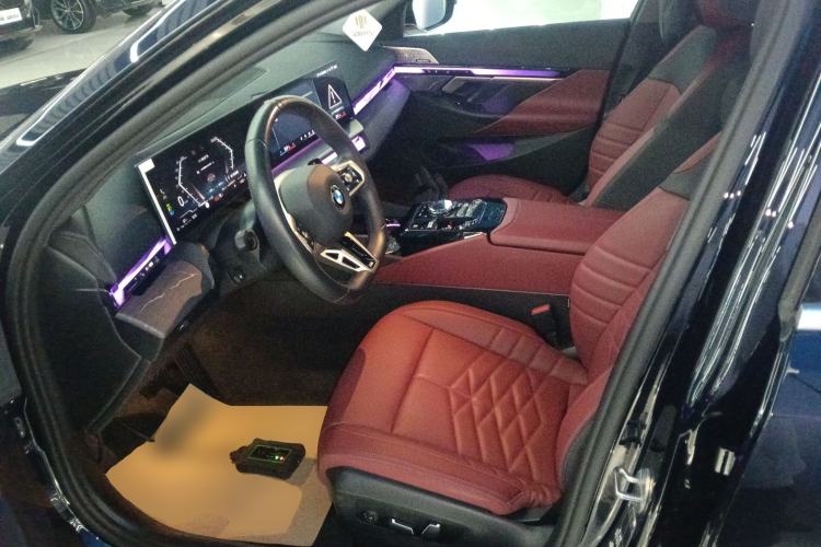Used BMW 5 Series 2025 530Li Luxury Edition M Sport Package Left Front Seat