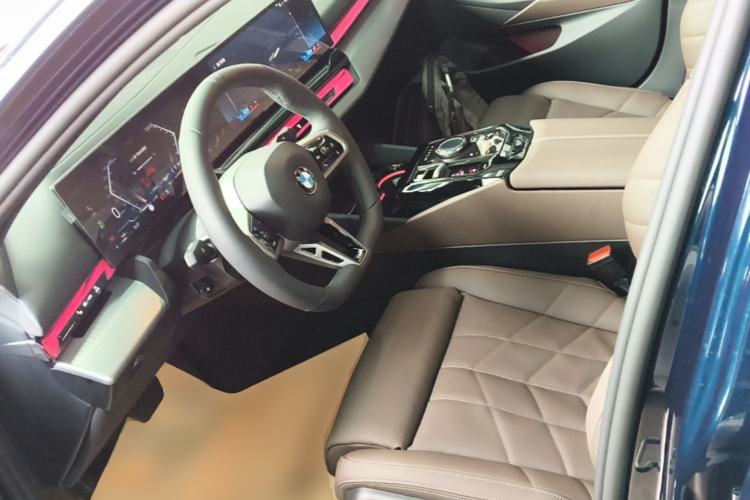 Used BMW 5 Series 2025 530Li Luxury Edition M Sport Package Left Front Seat