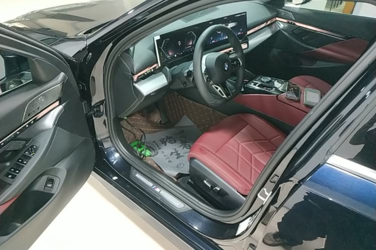 Used BMW 5 Series 2025 530Li xDrive M Sport Package Left Front Seat