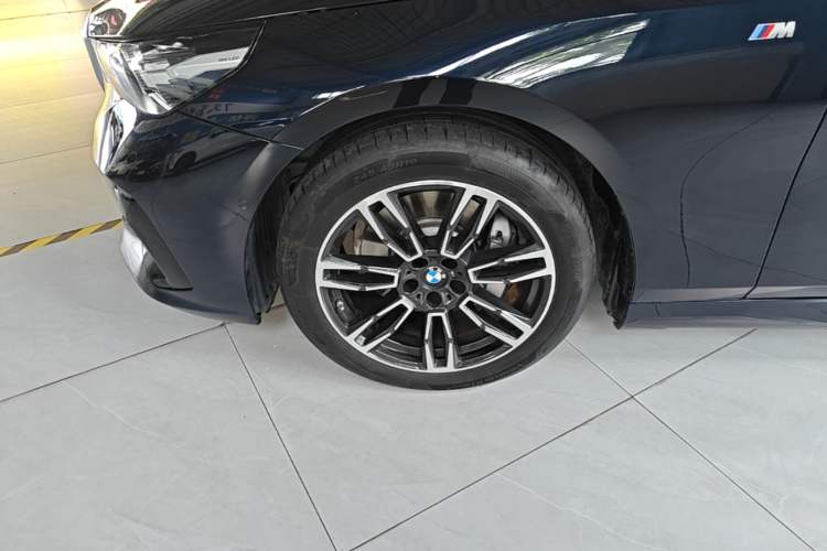 Used BMW 5 Series 2025 530Li Leading Model M Sport Package Left Front Wheel Hub