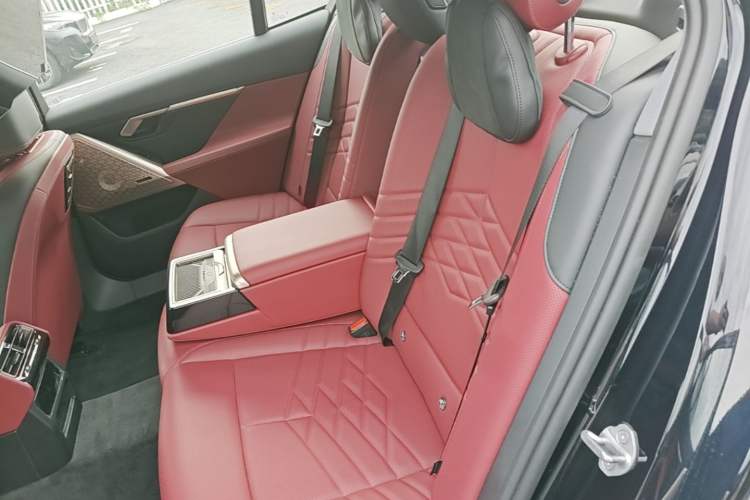 Used BMW 5 Series 2025 530Li Luxury Edition M Sport Package Left Rear Seat