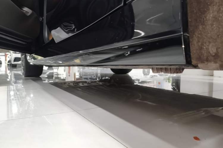 Used BMW 5 Series 2025 530Li Leading Model M Sport Package Left Side Sill