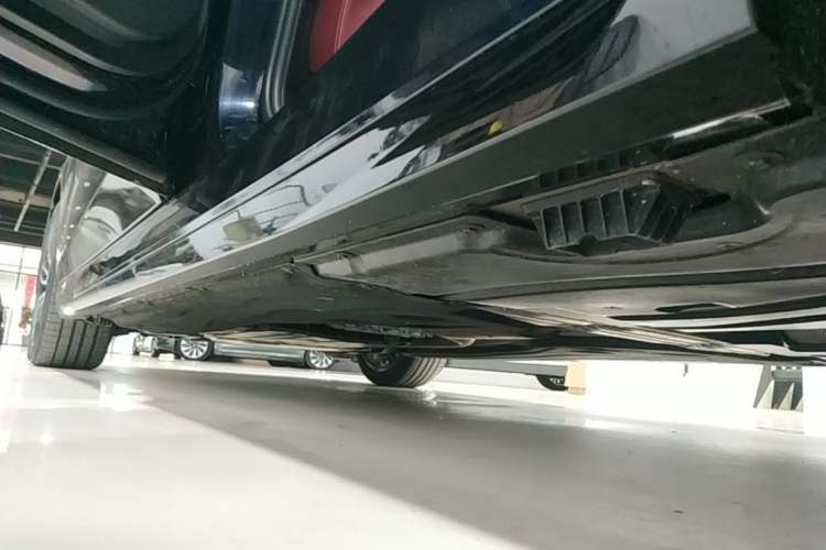 Used BMW 5 Series 2025 530Li xDrive M Sport Package Left Side Sill