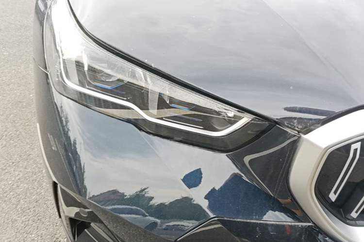 Used BMW 5 Series 2025 530Li Luxury Edition M Sport Package Right Front Headlight