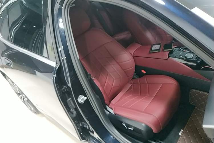 Used BMW 5 Series 2025 530Li xDrive M Sport Package Right Front Seat