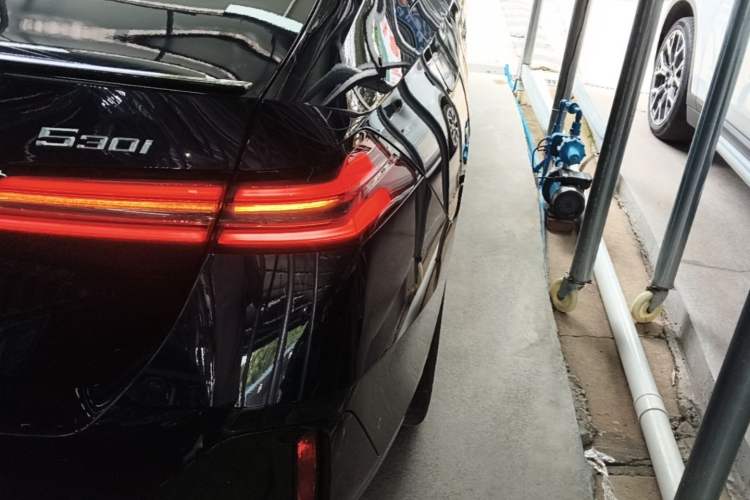 Used BMW 5 Series 2025 530Li Luxury Edition M Sport Package Right Rear Taillight