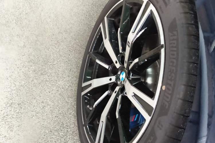 Used BMW 5 Series 2025 530Li Luxury Edition M Sport Package Right Rear Wheel Hub