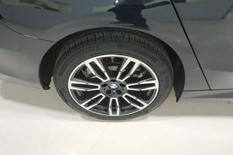 Used BMW 5 Series 2025 530Li xDrive M Sport Package Right Rear Wheel Hub