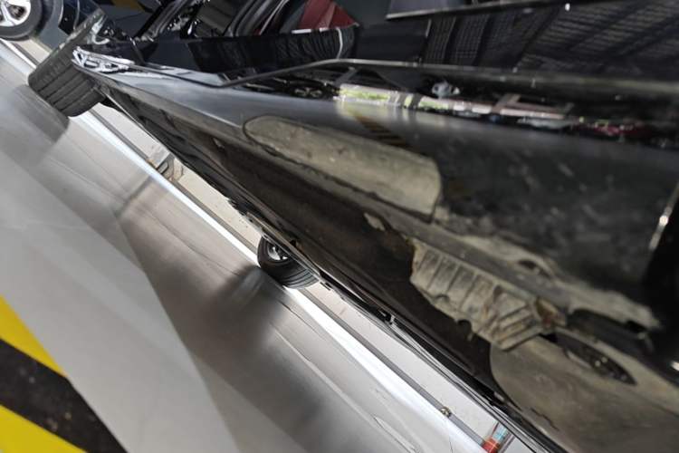 Used BMW 5 Series 2025 530Li Leading Model M Sport Package Right Side Sill