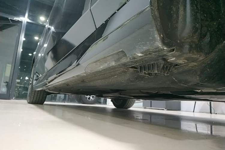 Used BMW 5 Series 2025 530Li xDrive M Sport Package Right Side Sill