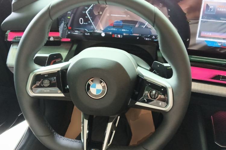 Used BMW 5 Series 2025 530Li Luxury Edition M Sport Package Steering Wheel