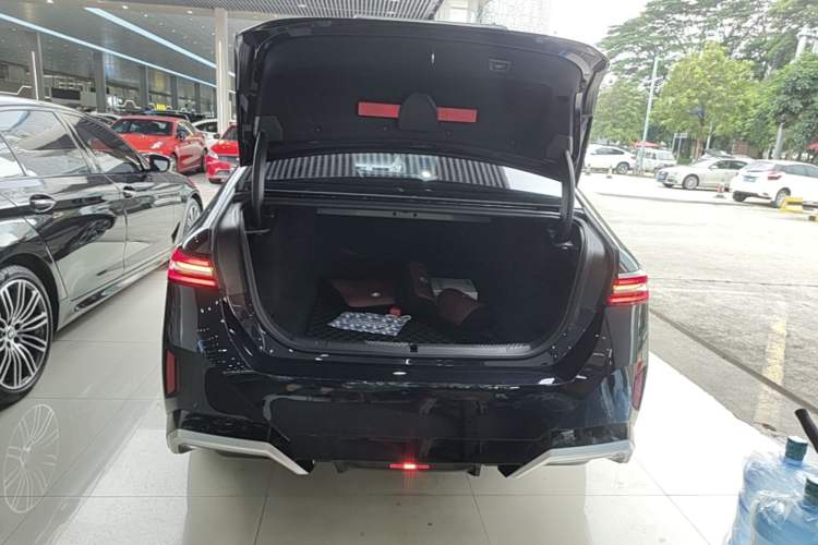 Used BMW 5 Series 2025 525Li M Sport Package Trunk