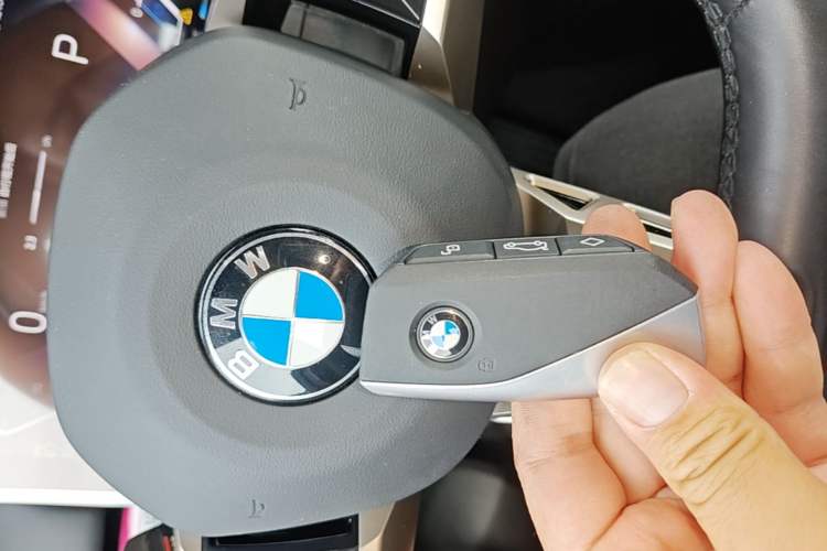 Used BMW 5 Series 2025 530Li Luxury Edition M Sport Package Vehicle Key
