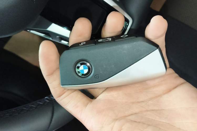 Used BMW 5 Series 2025 530Li Luxury Edition M Sport Package Vehicle Key