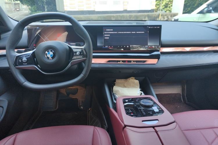 Used BMW 5 Series 2025 530Li Leading Edition Luxury Package Center Console