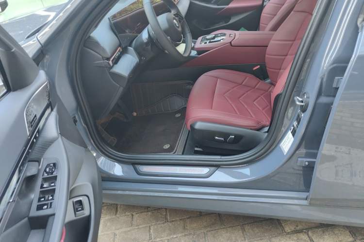 Used BMW 5 Series 2025 530Li Leading Edition Luxury Package Driver Seat