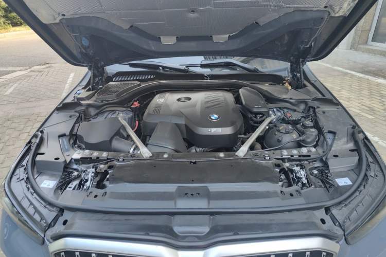 Used BMW 5 Series 2025 530Li Leading Edition Luxury Package Engine Bay
