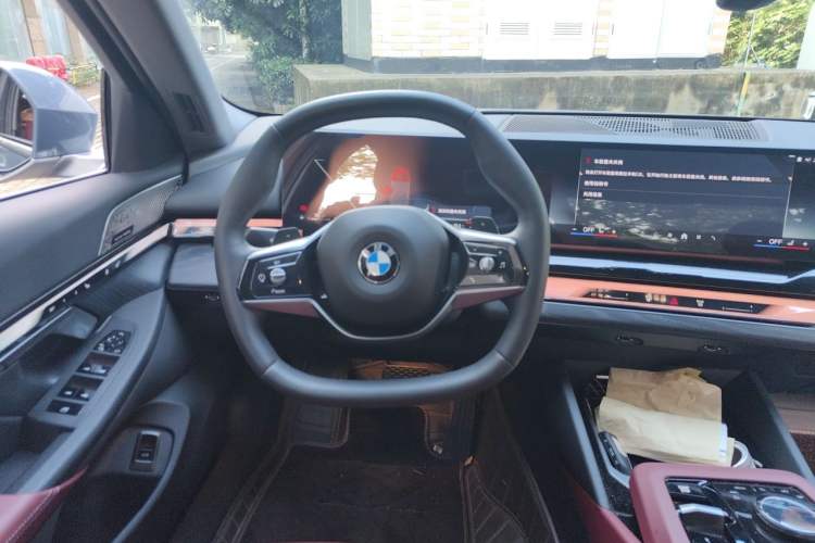 Used BMW 5 Series 2025 530Li Leading Edition Luxury Package Steering Wheel