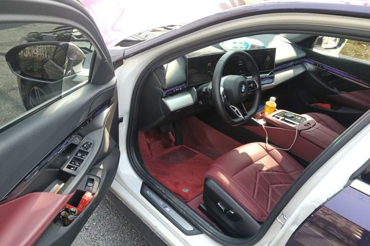 Used BMW 5 Series 2025 525Li M Sport Package Driver Seat
