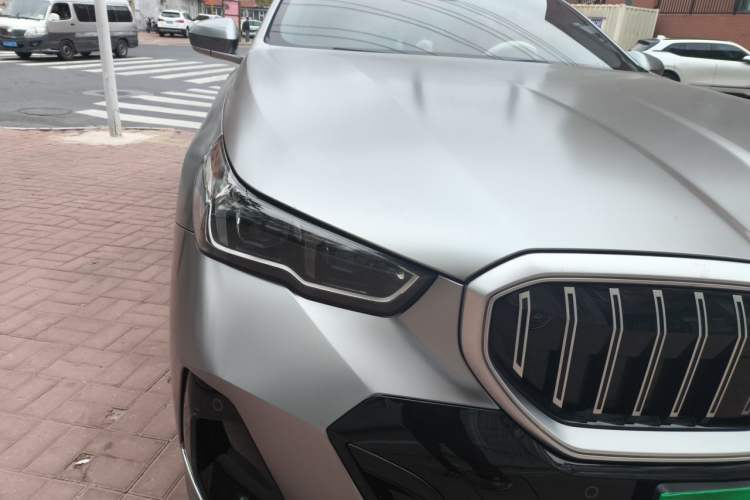 Used BMW 5 Series 2025 530Li Luxury Edition M Sport Package Right Front Headlight