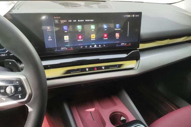 Used BMW 5 Series 2025 530Li Leading Model M Sport Package Audio And AC Panel