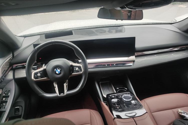 Used BMW 5 Series 2025 530Li Luxury Edition M Sport Package Center Console