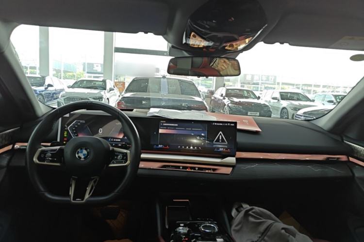 Used BMW 5 Series 2025 530Li Luxury Edition M Sport Package Center Console