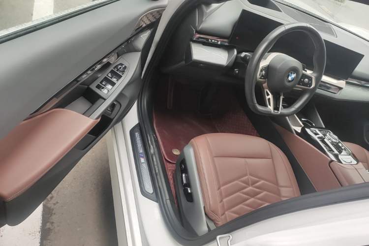 Used BMW 5 Series 2025 530Li Luxury Edition M Sport Package Driver Seat