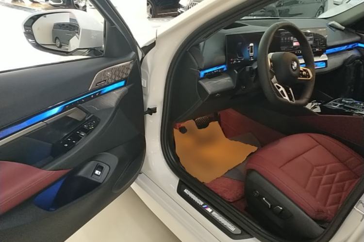 Used BMW 5 Series 2025 530Li Luxury Edition M Sport Package Driver Seat