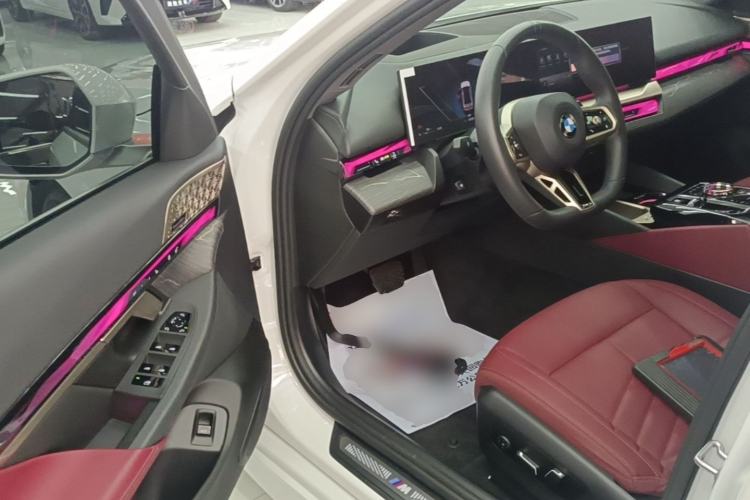 Used BMW 5 Series 2025 530Li Luxury Edition M Sport Package Driver Seat