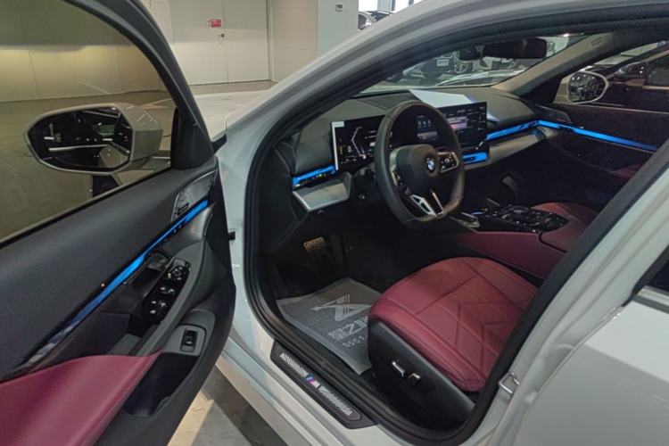 Used BMW 5 Series 2025 530Li Leading Model M Sport Package Driver Seat