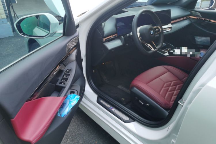Used BMW 5 Series 2025 530Li Luxury Edition M Sport Package Driver Seat