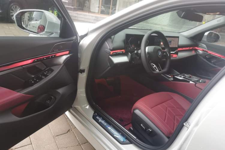 Used BMW 5 Series 2025 530Li Leading Model M Sport Package Driver Seat