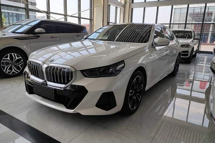 Used BMW 5 Series 2025 525Li M Sport Package Guazi used car, China used car export, Used car for sale, Used  cars, Cheapest cars for sale