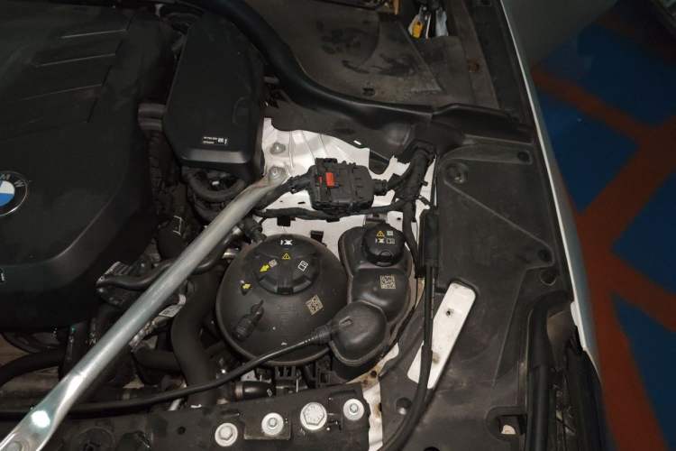 Used BMW 5 Series 2025 530Li Luxury Edition M Sport Package Engine Bay Left